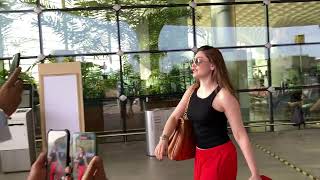 SHEFALI JARIWALA FLYING FROM MUMBAI SPOTTED AT AIRPORT trendingvideo [upl. by Adnileb650]