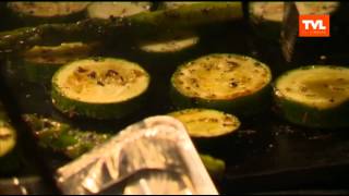 Koken met Christer en Goedele pladijsburger met groene asperge en courgette [upl. by Mehala]