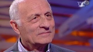 Don Aldo Rabino porta la Parola di Dio dove è difficile ascoltarla tra calciatori e tifosi [upl. by Kilah]