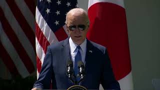 Biden Reads Answers At quotPress Conferencequot Directly From PreWritten Notes Reflected In Sunglasses [upl. by Melgar]