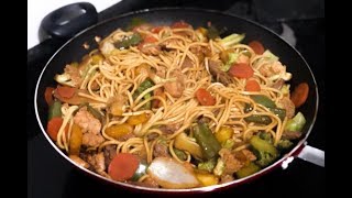 Receita de Yakisoba Tradicional [upl. by Hammad925]