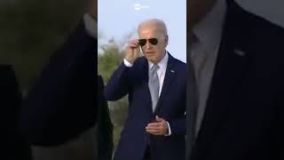 Aparentemente distraído vídeo de Joe Biden em apresentação viraliza [upl. by Suelo]