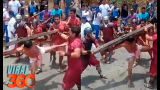 Ladrón dando patadas durante Viacrucis se vuelve viral [upl. by Rubina200]