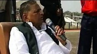 Mukhyamantri Chale Gaon Mulayam Singh Yadav visits native village of Saifai Aired Dec 2005 [upl. by Valley]