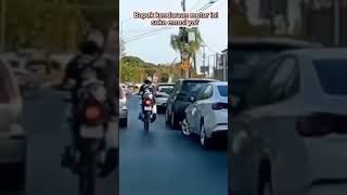 Sok jago di jalan pengendara motor ini langsung menemui karma instan Ini bisa menjadi pelajaran [upl. by Nauqyaj]