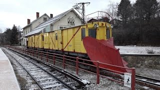 Les chasseneige de la ligne de Cerdagne en action à Mont LouisLa Cabanasse [upl. by Thorman]