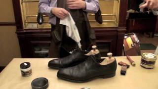 Conseils pour glacer ses chaussures par Crockett amp Jones [upl. by Shiff]