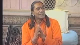 Bhajo Giridhar Govind Gopala  Kirtan with Jagadguru Shree Kripalu Ji Maharaj [upl. by Irakab]