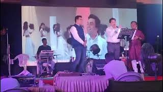 Sochenge tumhe pyar sung by krupesh jha at Durga pooja pandal vadodara  originally sung by sanu da [upl. by Gemmell]