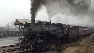 4 CNJ 113 crawls her way through West Cressona PA yard on 12 10 2023 [upl. by Innaig]