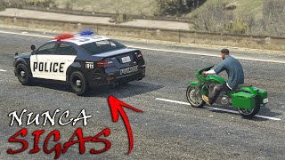 Nunca Sigas a los POLICIAS de GTA 5 [upl. by Notsua]