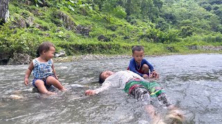 single mother drowned 2 children can only sit and wait for mother to wake up [upl. by Asen]