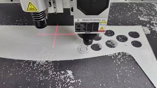 Milling cutter cutting small circular gaskets CNC oscillatingknifecuttingmachine oscillatingknife [upl. by Immak]