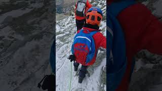 6jahr junger bube auf dem weg zur hörnlihütte matterhorn zermatt [upl. by Anihcak]