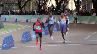 Tight pack of male athletes brings exciting finish to Aramco Houston Half Marathon [upl. by Ellinet469]