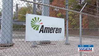 ‘Don’t get out’ Ameren Illinois advice on striking a power pole [upl. by Abner]