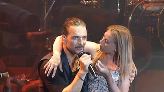 Ricardo Arjona  Señora de las Cuatro Décadas En Vivo Cover Audio [upl. by Ahsenaj]