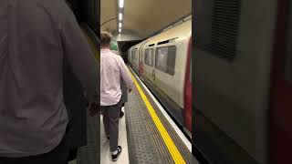 London Underground Train [upl. by Nyleimaj]