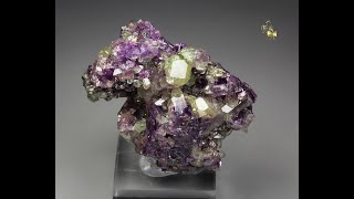 21496  VESUVIANITE bicolor Jeffrey mine Canada [upl. by Mode]