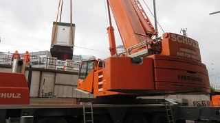 Mobilkran LIEBHERR LTM 113051 hebt Schaltschränke auf dem Bahndamm  Soeren66 [upl. by Gwynne]