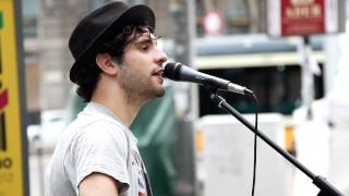 Foscari canta Coda Di Lupo di Fabrizio de Andrè Milano busking session [upl. by Adamina]