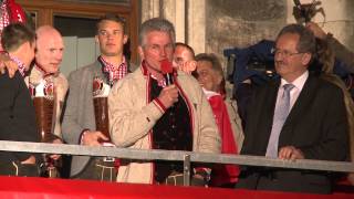 FC Bayern München Meisterfeier 2013 auf dem RathausBalkon in München  Die Highlights [upl. by Initsed]