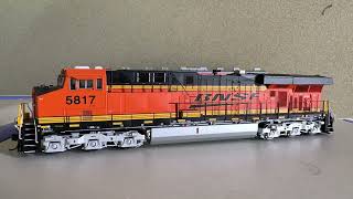 Unboxing Athearn Genesis ES44AC Livery BNSF Skala HO miniatur lokomotif amerika detailnya mantep [upl. by Adelice]