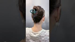 Right way to use clutcher😍hairstylehair easyhairstyleyoutubeshorts ytshortsyoutubefeedviral [upl. by Garrard554]