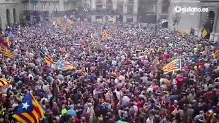 Colapso de manifestantes en la plaza de Sant Jaume y sus alrededores quotSomos independientesquot [upl. by Selma487]