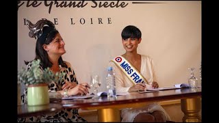 VIDÉO Miss France 2024  Cheverny lui fait le coup des chapeaux [upl. by Dublin]