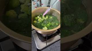 브로콜리 이유식 만들기  Broccoli Puree [upl. by Kuo915]