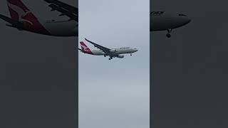 Qantas a330 landing at Singapore changi [upl. by Kubetz]