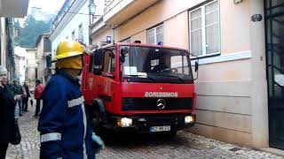 Bombeiros em dificuldades no centro histórico de Tomar [upl. by Bonucci854]