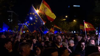 Las protestas contra la Ley de Amnistía llegan a la sede del Parlamento Europeo en España [upl. by Volnak726]