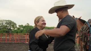 Mayra Tovar Del Capanaparo Arriba  Video Oficial [upl. by Annanhoj245]