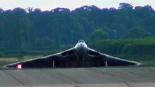 🇬🇧 Vulcan Bomber Jet Appears Over The Runway Brow at RAF Waddington Airshow [upl. by Jaban]