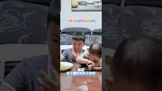 Todays main task is to eat meat Dabao and Xiaobao are cute kids My little foodie [upl. by Aikimat]