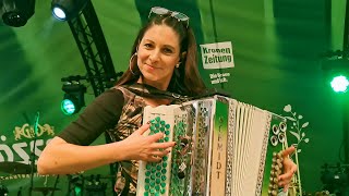 Claudia Hinker spielt Großglocknerblick von Slavko Avsenik auf ihrer Steirischen Harmonika [upl. by Mokas]