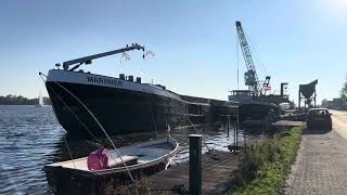 Zand lossen Unloading a ship with sand [upl. by Avilla]