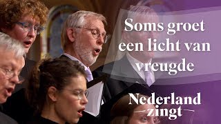 Soms groet een licht van vreugde  Nederland Zingt [upl. by Pfister]