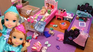 What a mess  Elsa amp Anna toddlers are cleaning their rooms [upl. by Eittah43]