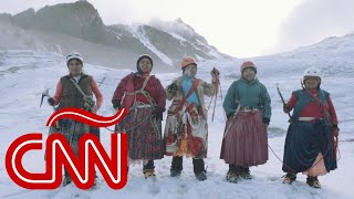 Las Cholitas escaladoras ya tienen una nueva meta el Everest [upl. by Nuawd]