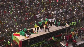 Sénégal les vainqueurs de la CAN accueillis en héros dans les rues de Dakar [upl. by Koblas]