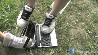 eMachines EM250 Netbook im Härtetest  Crash Test [upl. by Jemie]