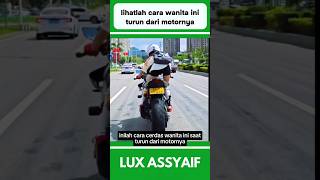 CARA CERDAS TURUN DARI MOTOR BESAR shorts [upl. by Kuster]