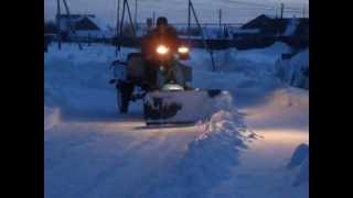 Муравей чистит снег  Cleans snow scooter [upl. by Esinev]