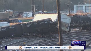 Norfolk Southern train derailed overnight in Altoona ‘Do not call 911’ [upl. by Oby980]