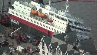 Time lapse video of MS Nordlys in Ålesund recovering from a 217 degree list 1 day fast [upl. by Grenier]