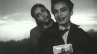 Uttam Kumar  Suchitra Sen on Saptapadi  Ei Path Jodi Na Shesh Hoi  YouTubemp4 [upl. by Jesse]