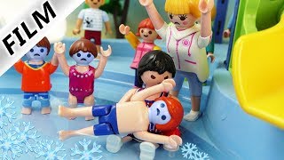 Playmobil Film Deutsch SCHWIMMUNTERRICHT DER 1 KLASSE IM AQUAPARK JULIANS EISBADEN Familie Vogel [upl. by Olzsal259]